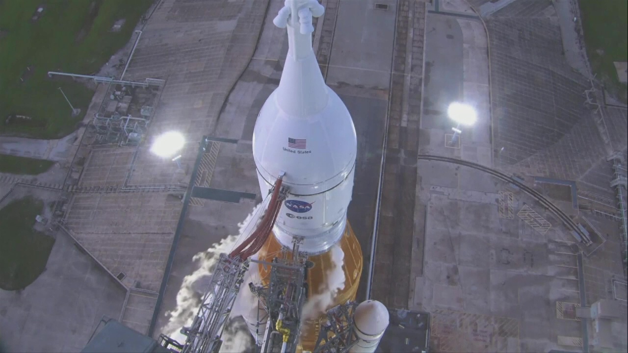 Stubborn fuel leak grounds Artemis 1