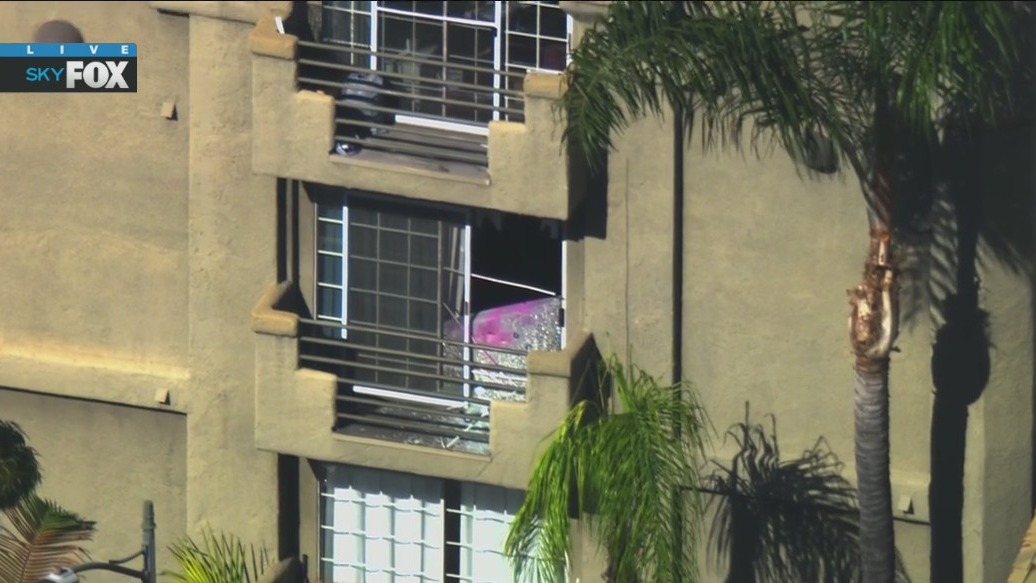 101 Freeway slowly starting to reopen; suspect still barricaded in apartment