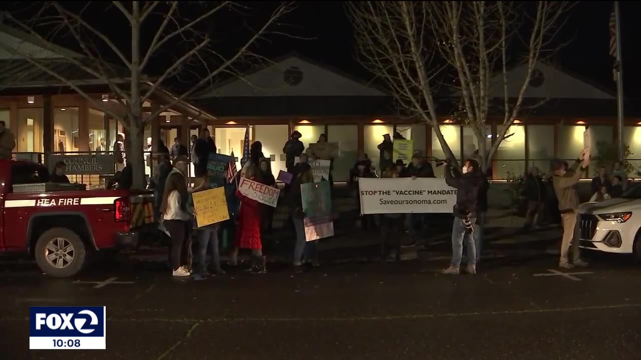 Vaccine mandate protesters arrive on charter bus, disrupt Healdsburg city council meeting