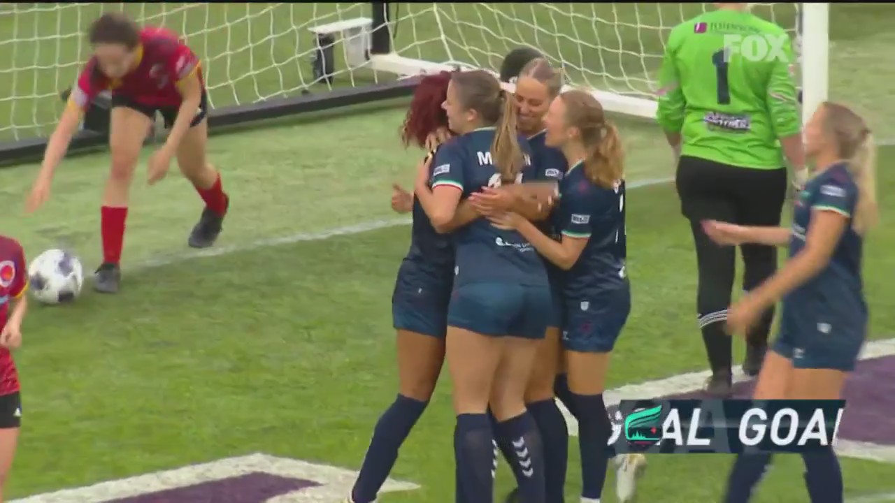 Aurora: Tianna Harris scores off corner kick, 8-0