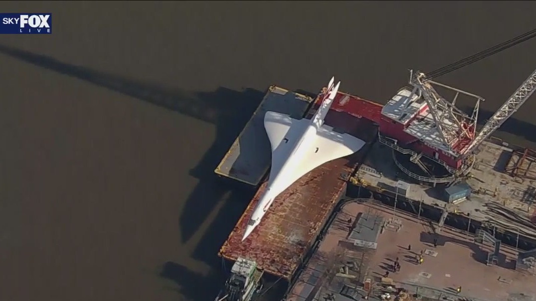 Concorde returns to the Intrepid