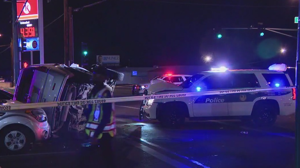 2 officers injured in rollover crash in Phoenix