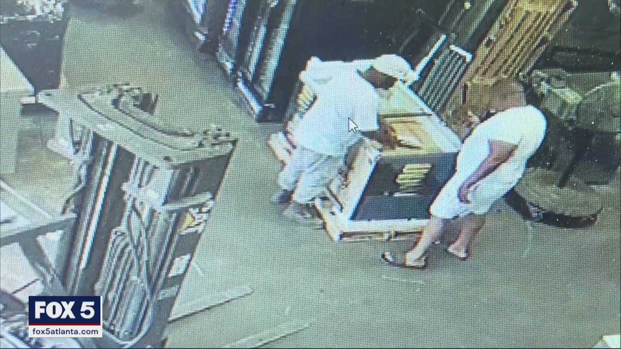 Man used fake cards, ID to buy equipment, police say