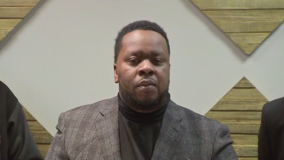 Chicago anti-violence group organizes Christmas shopping spree for children
