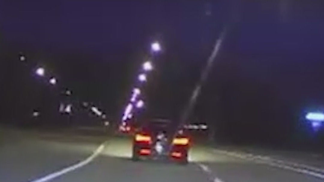 Florida deputy crashes into tree head-on during high-speed chase