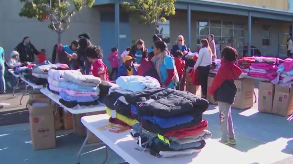 Kaiser distributes more than 400 coats to kids in Oakland