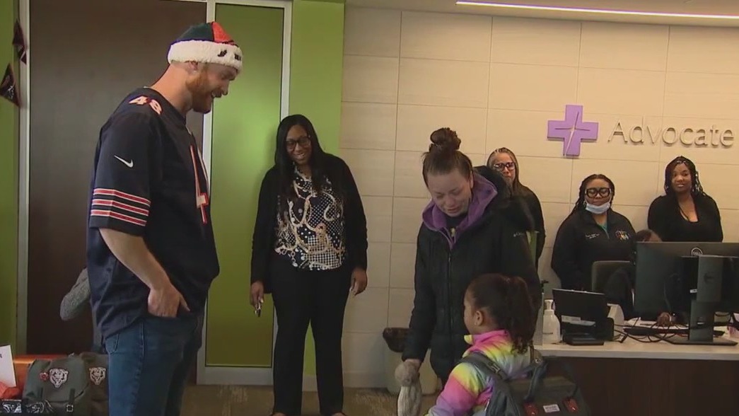 Bears players spend day spreading holiday cheer to fans across Chicagoland