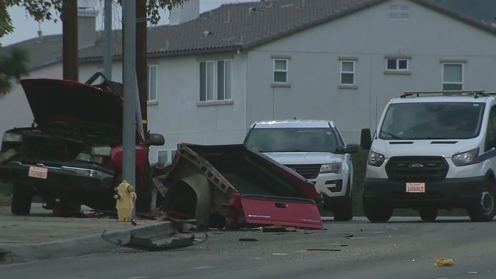 Police investigating violent solo-vehicle crash in Chatsworth