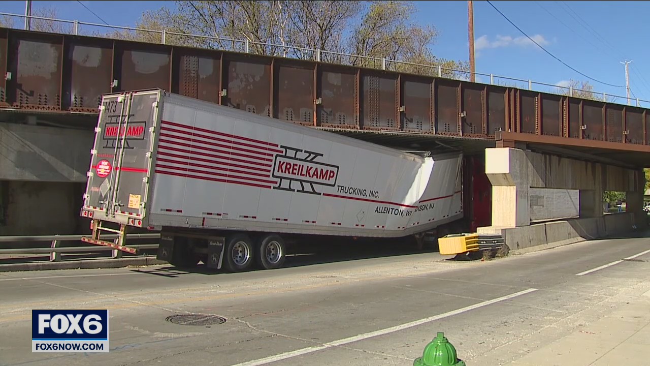 Truck stuck under Kinnickinnic Avenue bridge, again