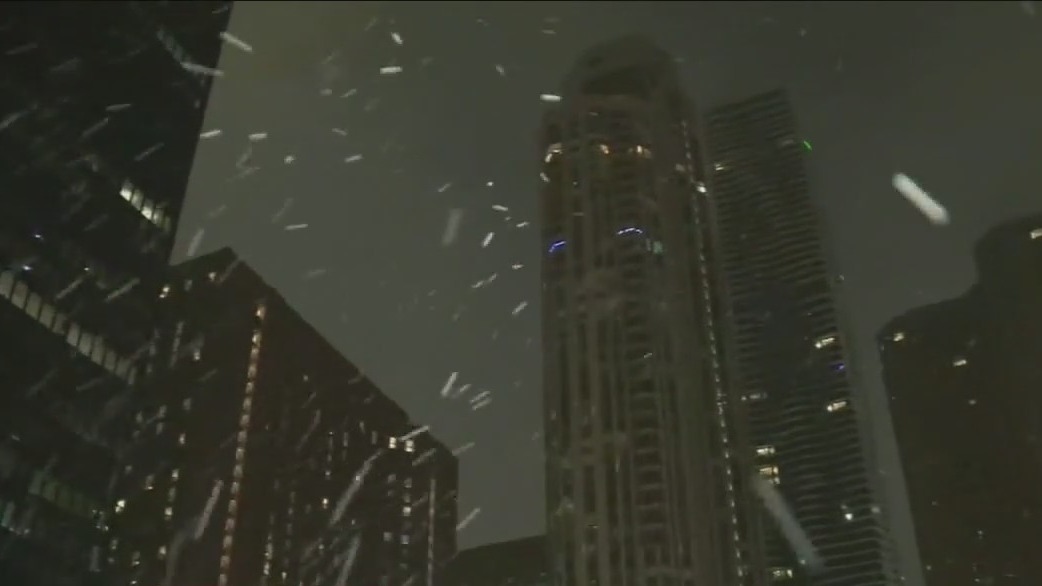 Snow hits Chicago overnight, hampering morning commute