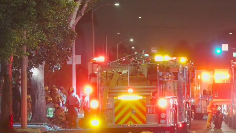 House fire kills man, injuries 4 in South Los Angeles