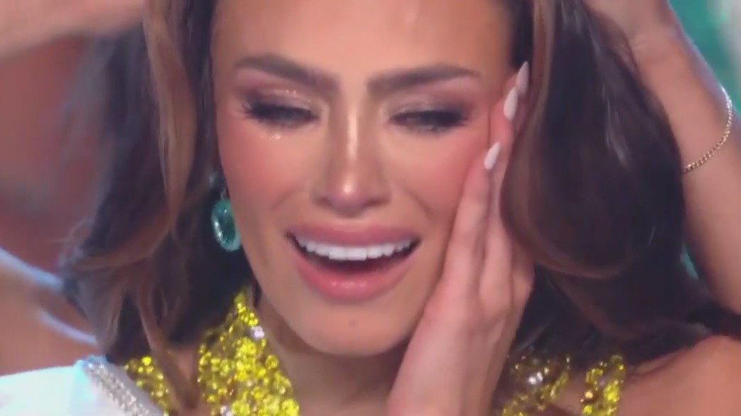 Miss USA Noelia Voigt resigns title