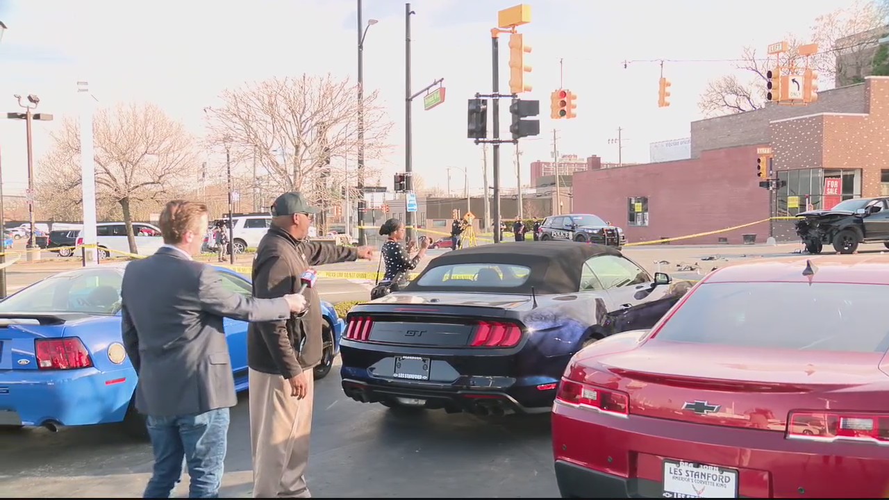 Stolen vehicle driven by teens crashes in Dearborn