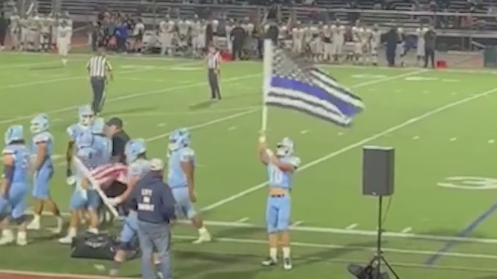 Saugus HS football team brings back 'Thin Blue Line' flag