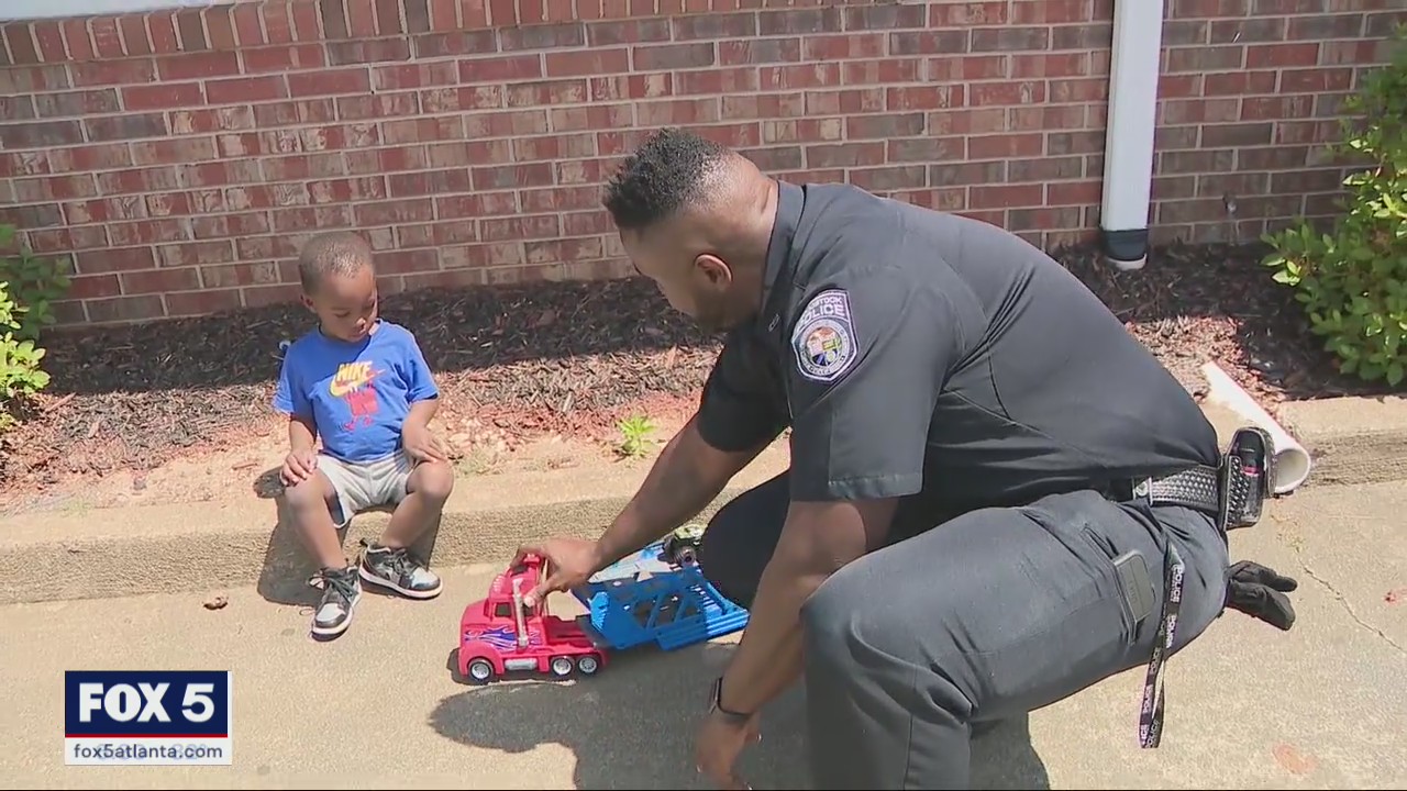 Woodstock officers saves 2-year-old's life