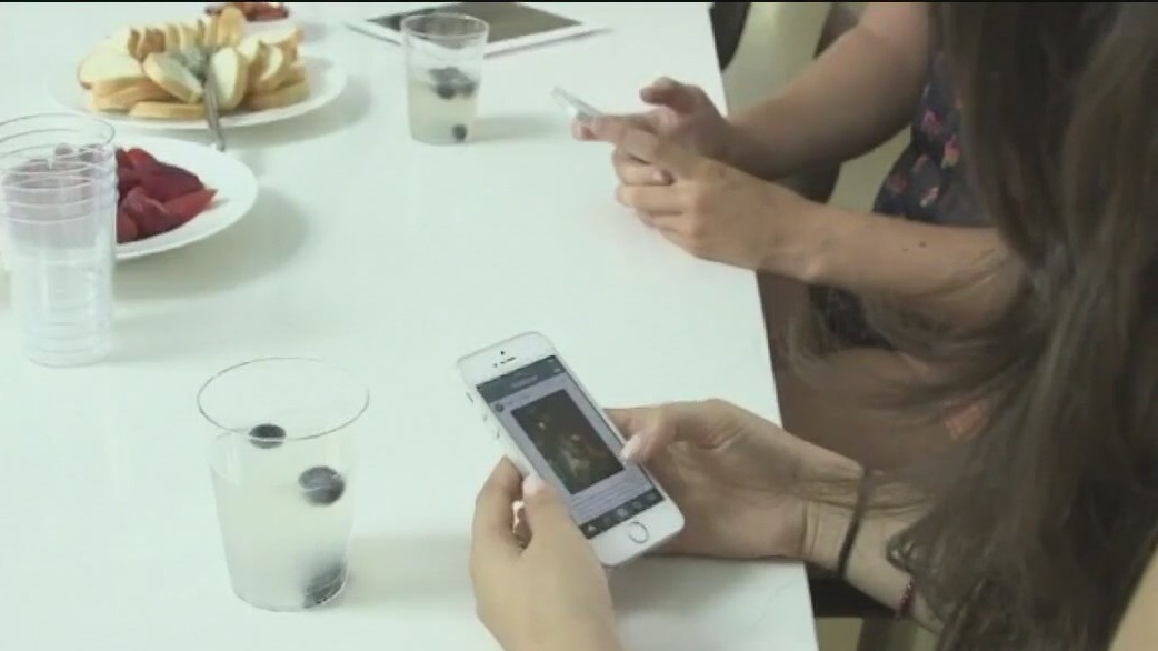 Therapist explains the effects social media has on children, teenagers amid Meta lawsuit