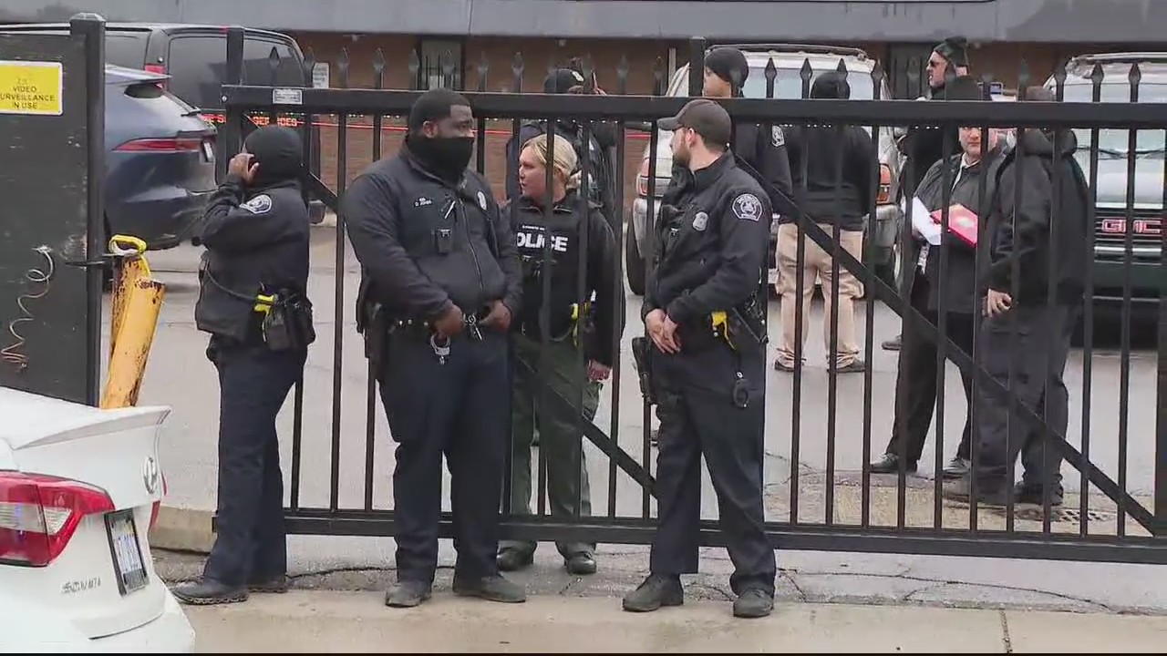 DPD searching for gunman who shot 2 guards, killing one at mental health center