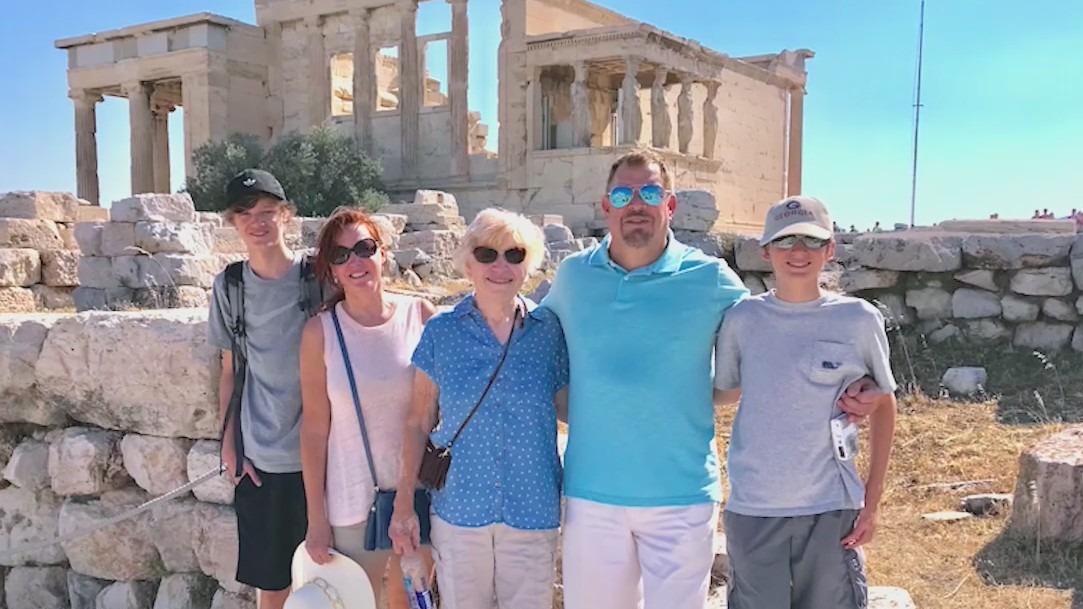 Woman learns in-home dialysis treatment