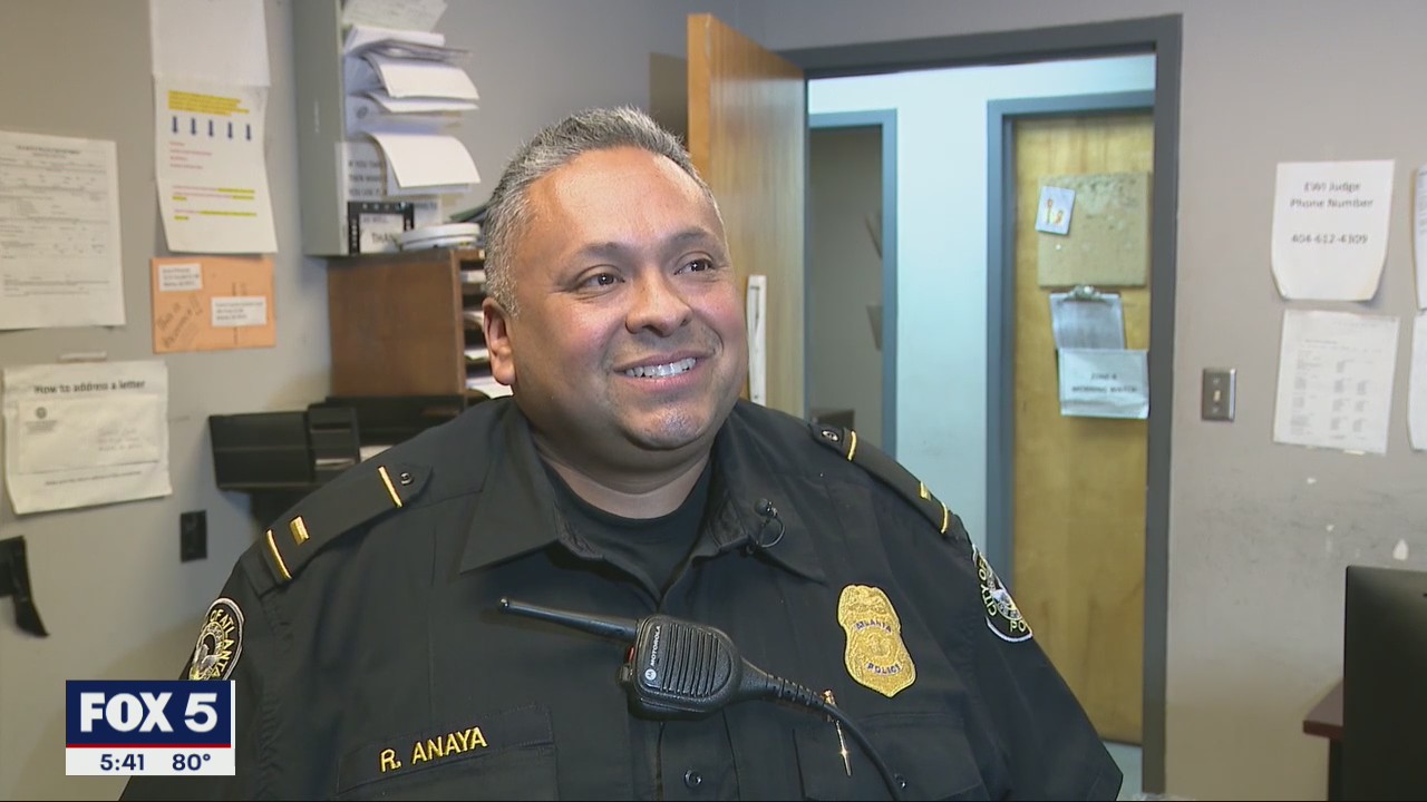 Atlanta officer helps to deliver a baby in a car at a gas station