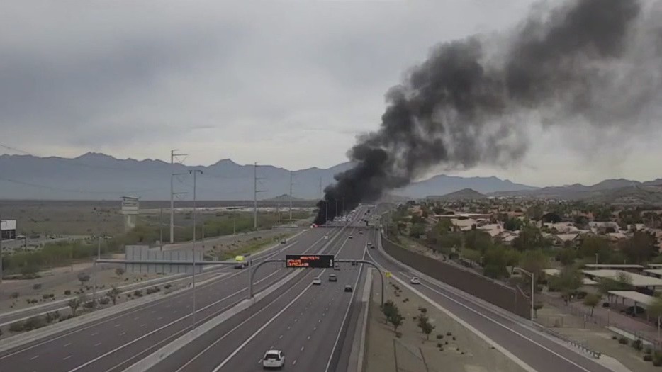 Deadly crash shuts down a part of Loop 202