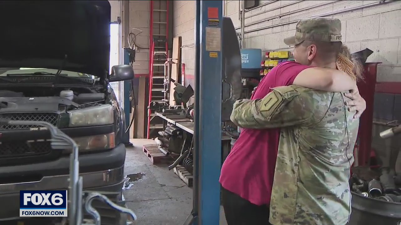 Cudahy soldier returns home, surprises mom