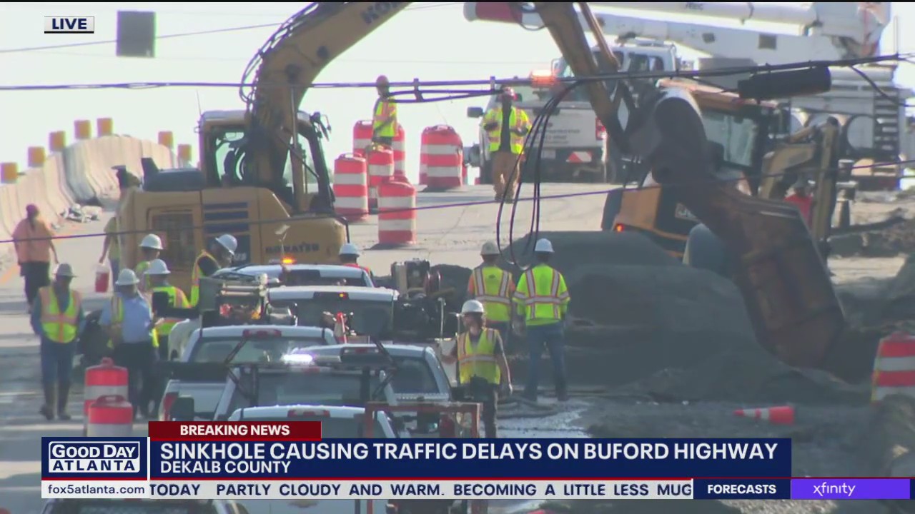 Hole causes traffic delays on Buford Highway