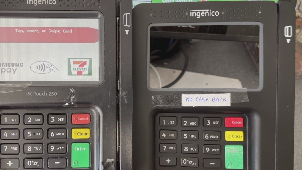 Man discovers credit card skimmer at Oakland store