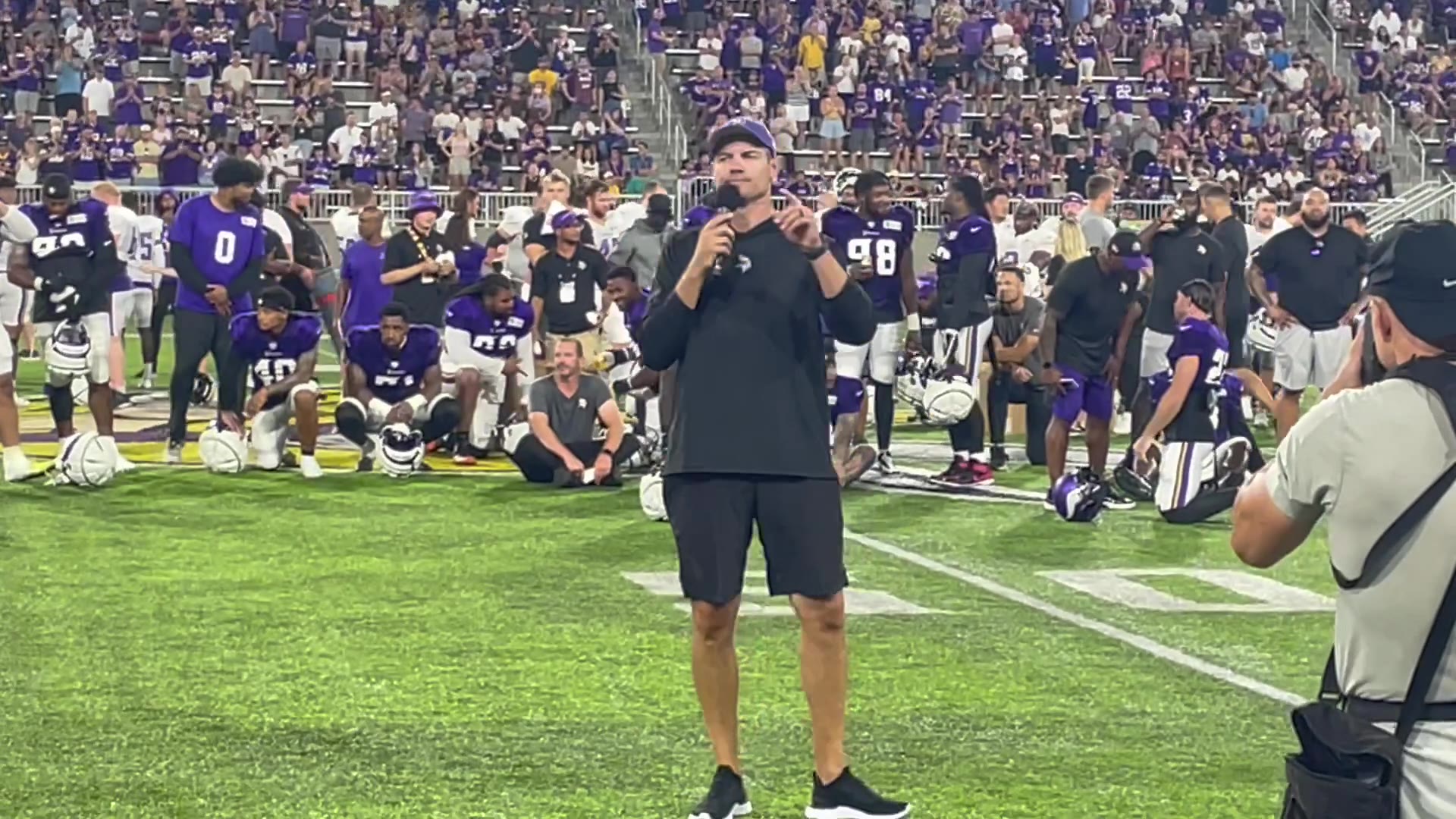 Kevin O'Connell addresses Vikings fans after night practice