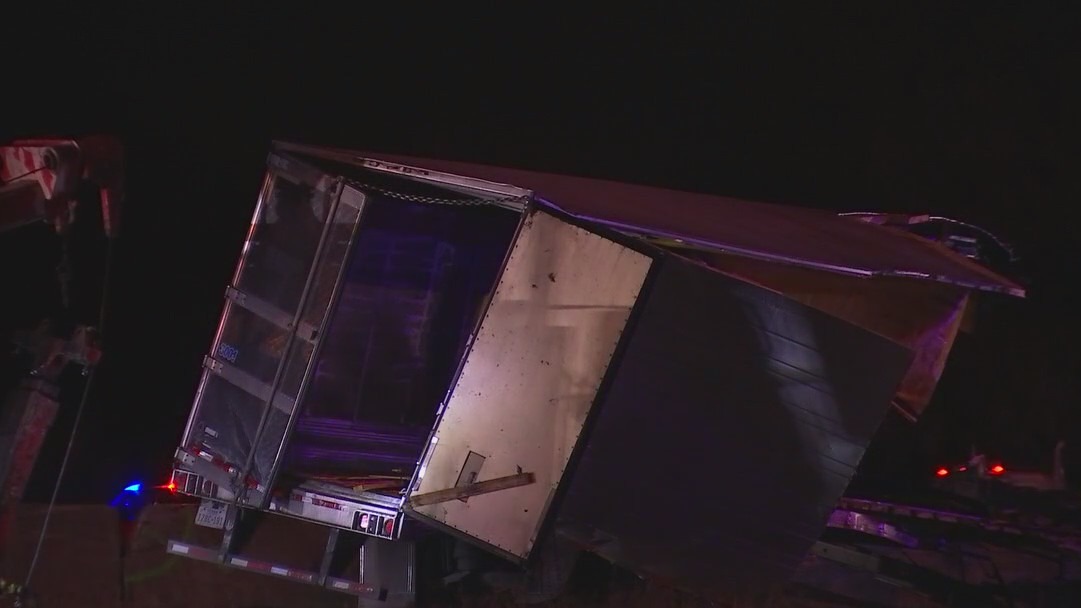 Tractor-trailer fire on I-35 closes parts of roadway