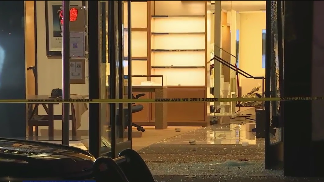 Video shows San Francisco's Union Square Louis Vuitton store after it was 'emptied out' by thieves