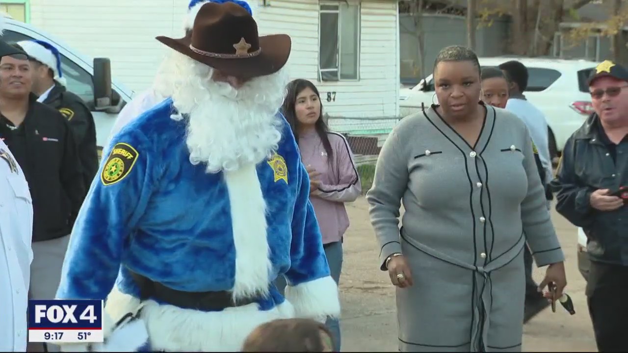 Dallas County Sheriff's Office hosts holiday party