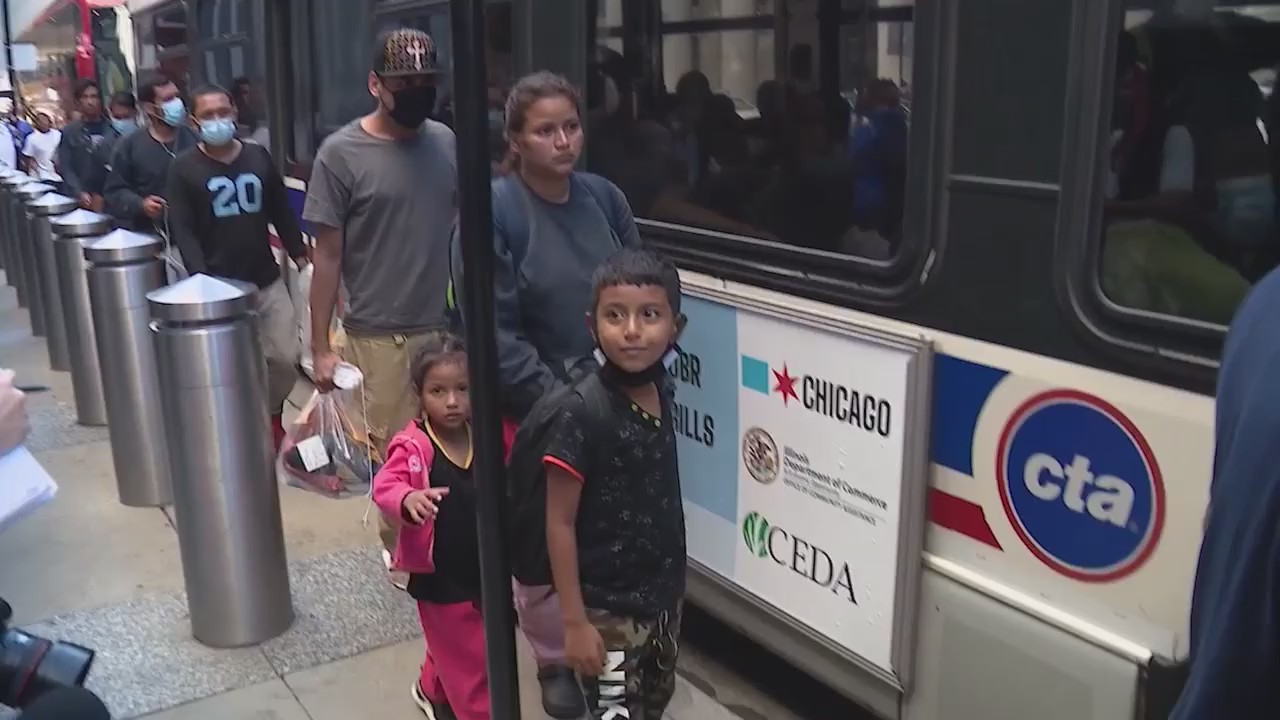 More migrants arrive in Chicago as Title 42 set to expire on Thursday