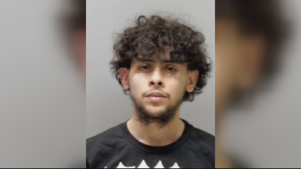 Prosecutor says clerk had hand in triple shooting after locking customers and shooter inside