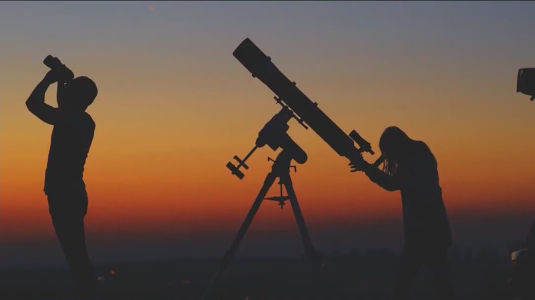 Eyes to the sky: Recently discovered green comet to zip by Earth