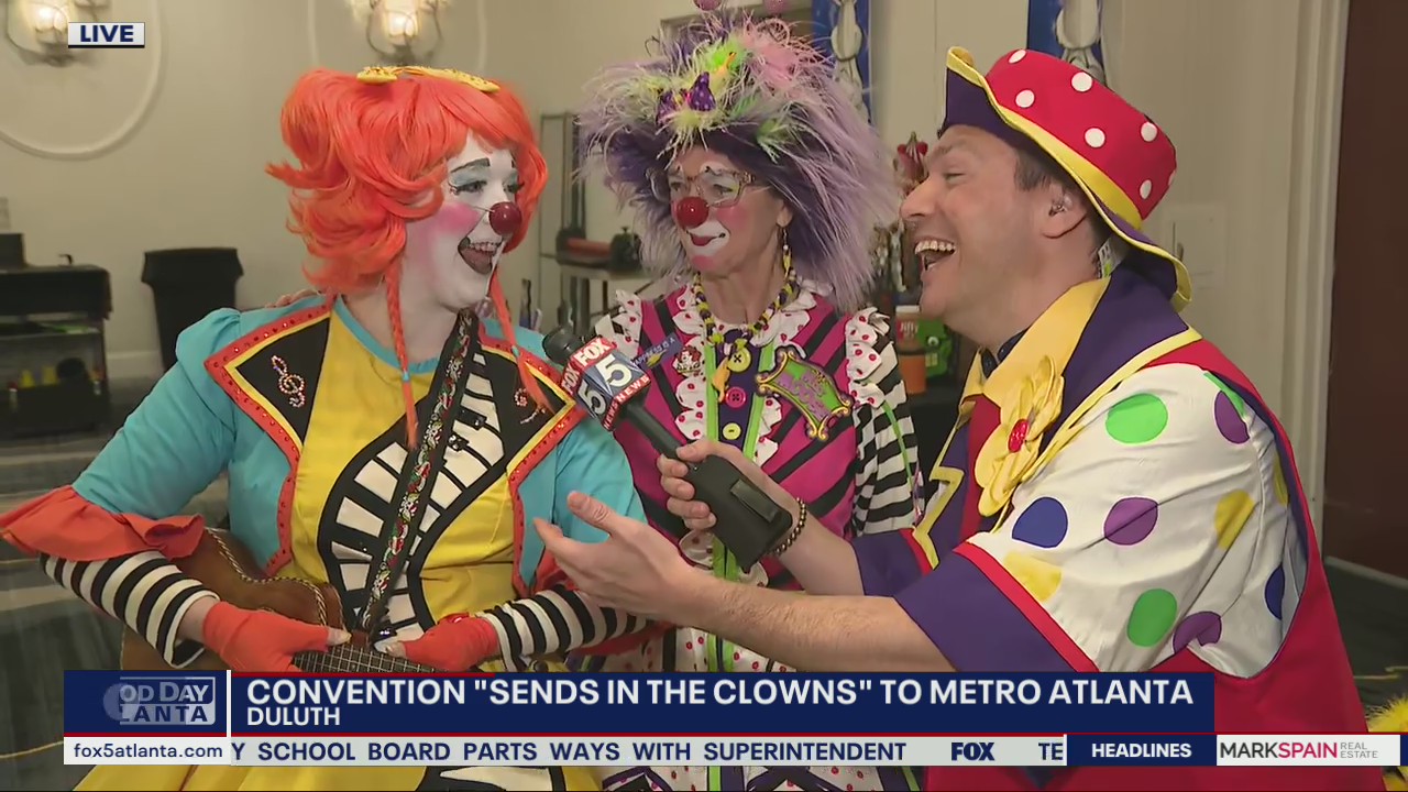 Clown convention takes over Duluth hotel