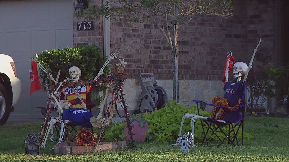 Astros-Rangers rivalry Halloween decorations