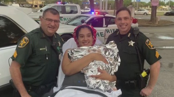 Florida mom delivers baby in her car