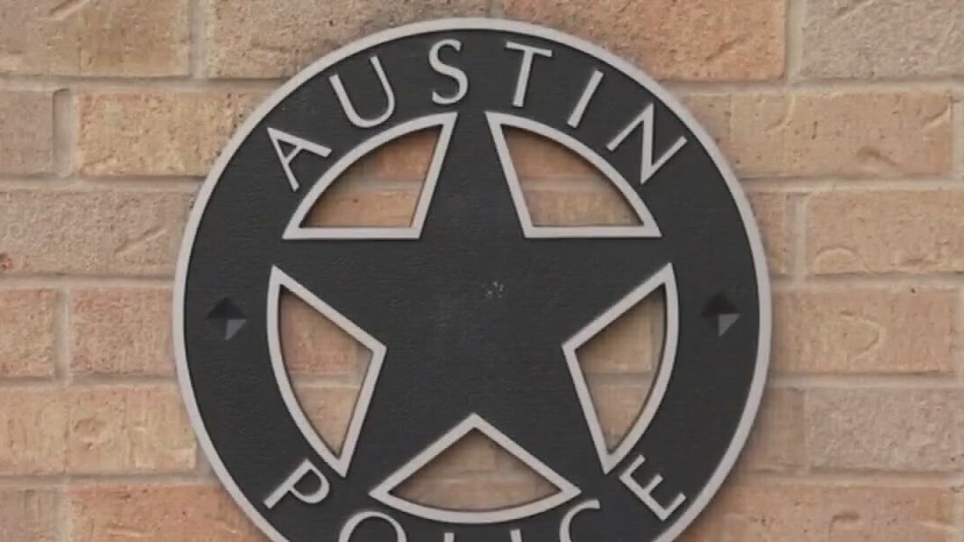 APD officers receive de-escalation training