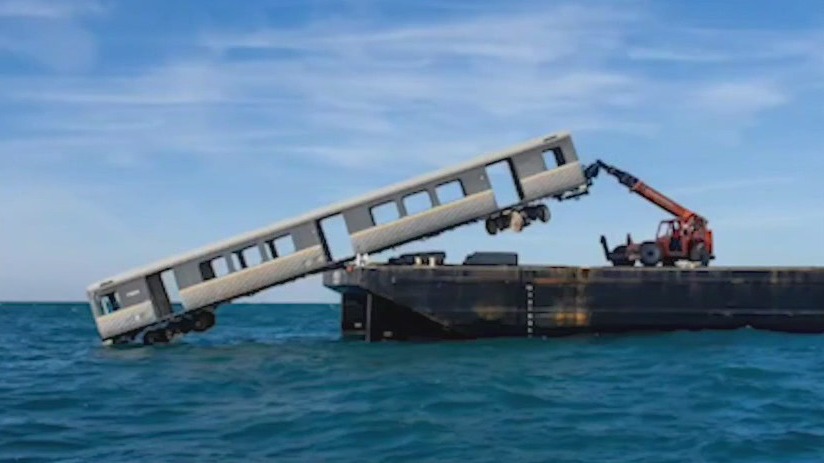 2 old MARTA railcars dumped in the sea