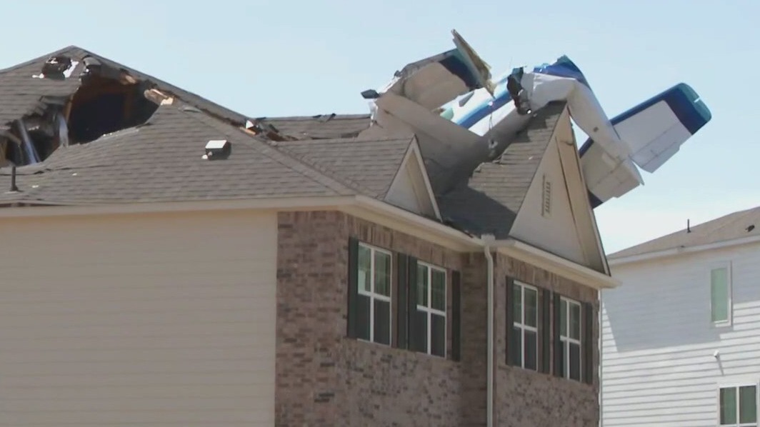 Plane crashes into home in Georgetown