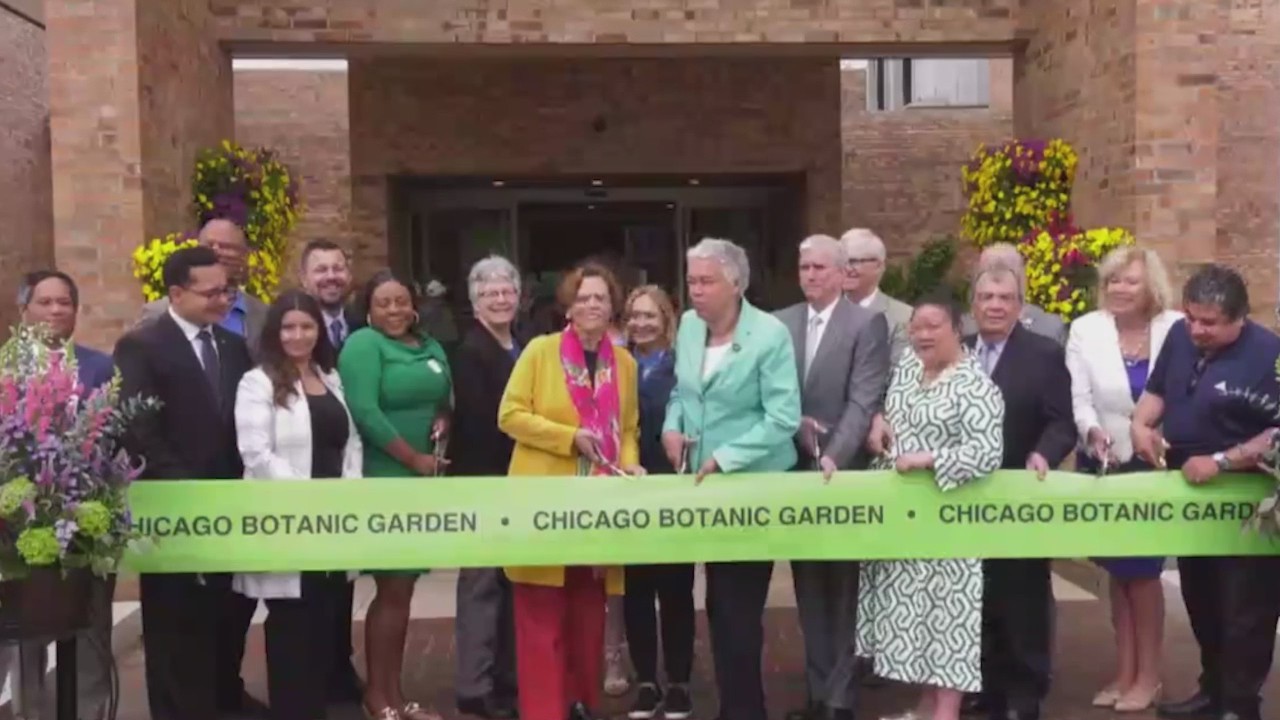 Ribbon cutting ceremony marks debut of new welcome center at Chicago Botanic Gardens
