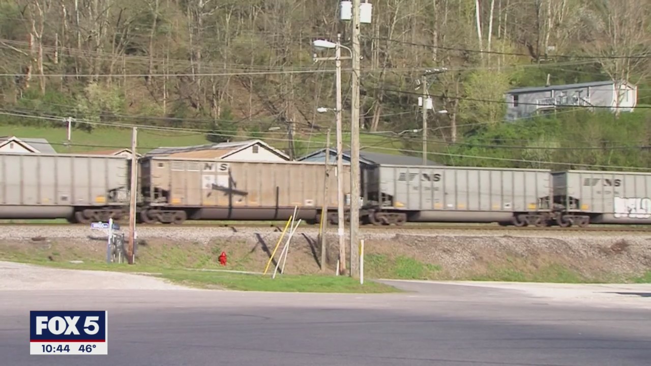 House approves bill that averts rail shutdown