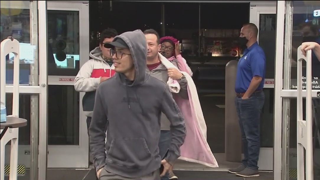 Bay Area shoppers wake up early for Black Friday deals