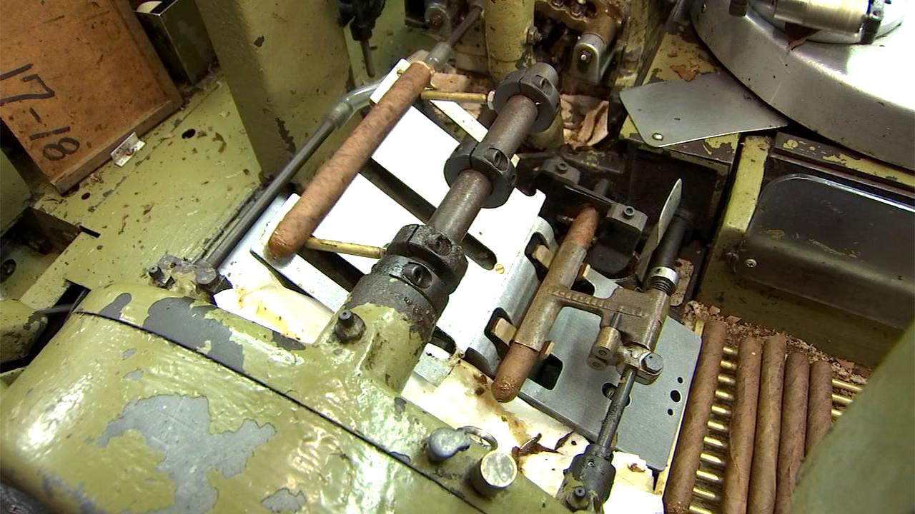 90-year-old machines are still used to make cigars in Tampa