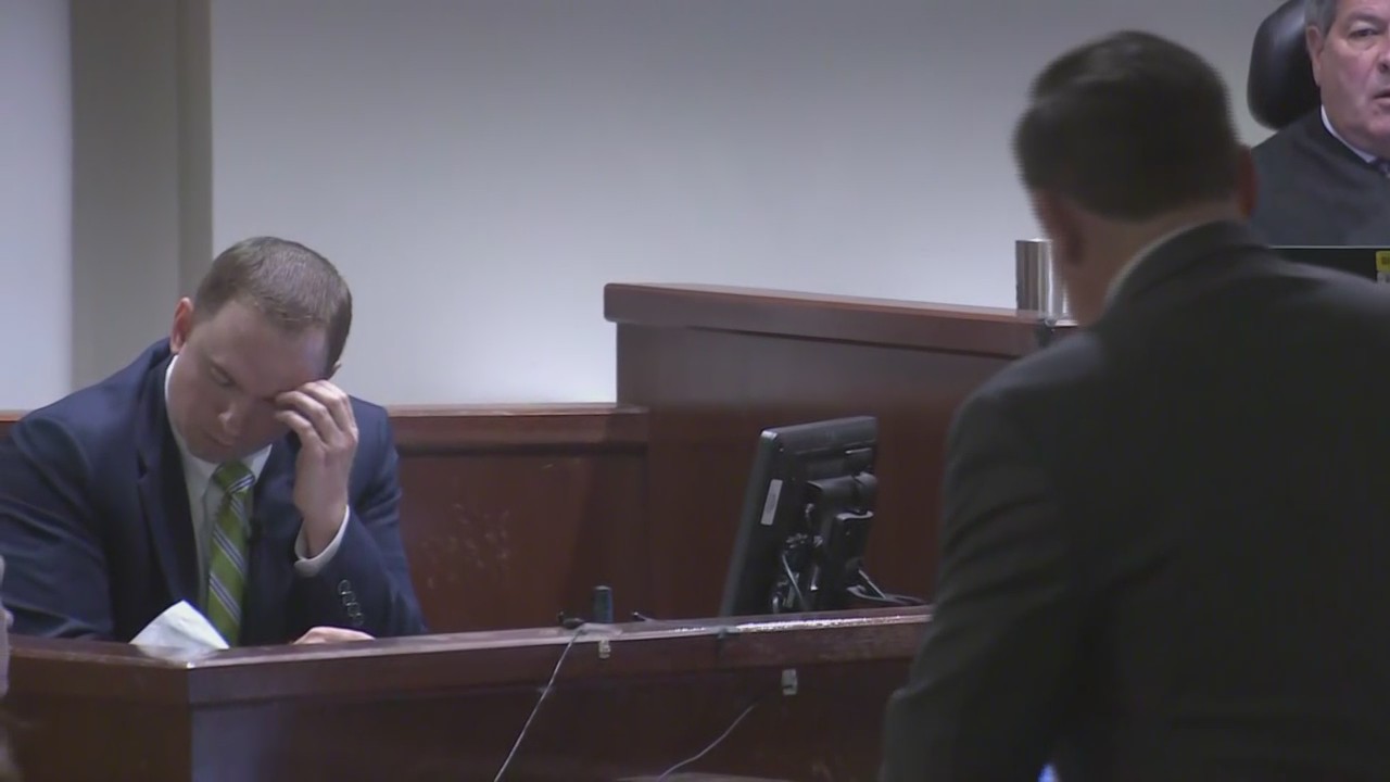 Aaron Dean faces intense cross-examination from prosecutors over Atatiana Jefferson's shooting