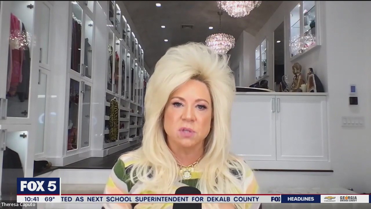 Long Island Medium Theresa Caputo bring gifts to metro Atlanta