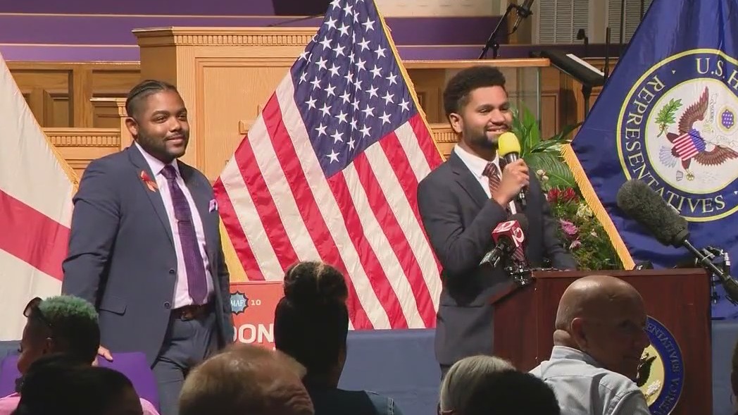 Rep. Frost holds town hall on gun violence