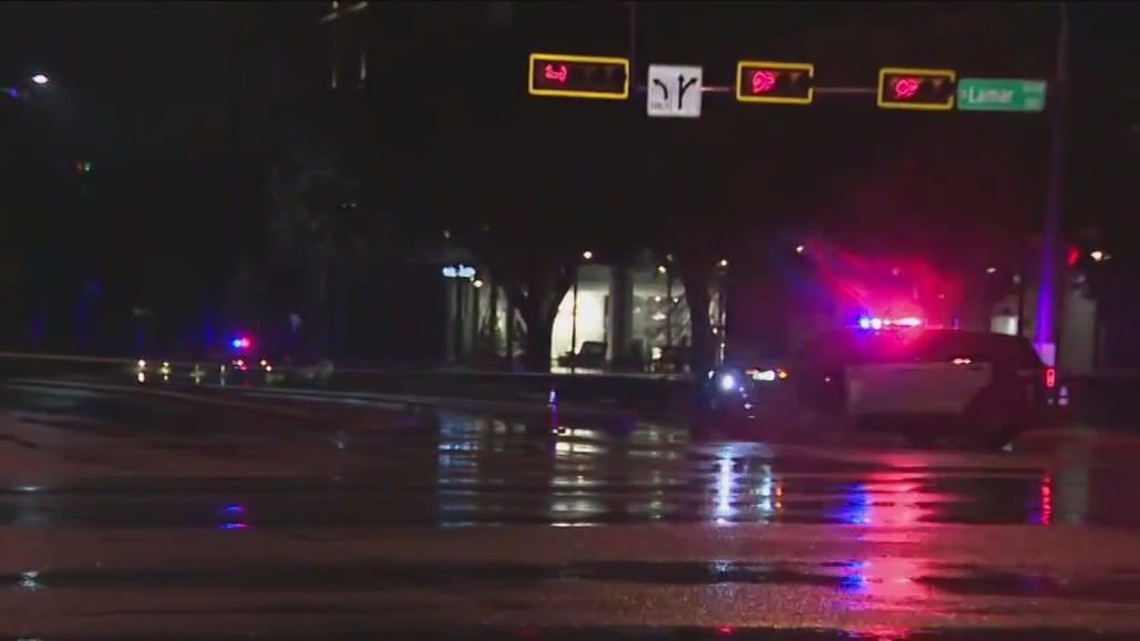 Man pulled from truck in Lady Bird Lake had gunshot wounds, police say