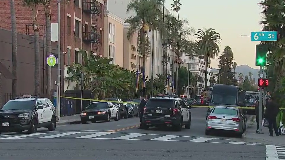 Stabbing suspect escapes after standoff