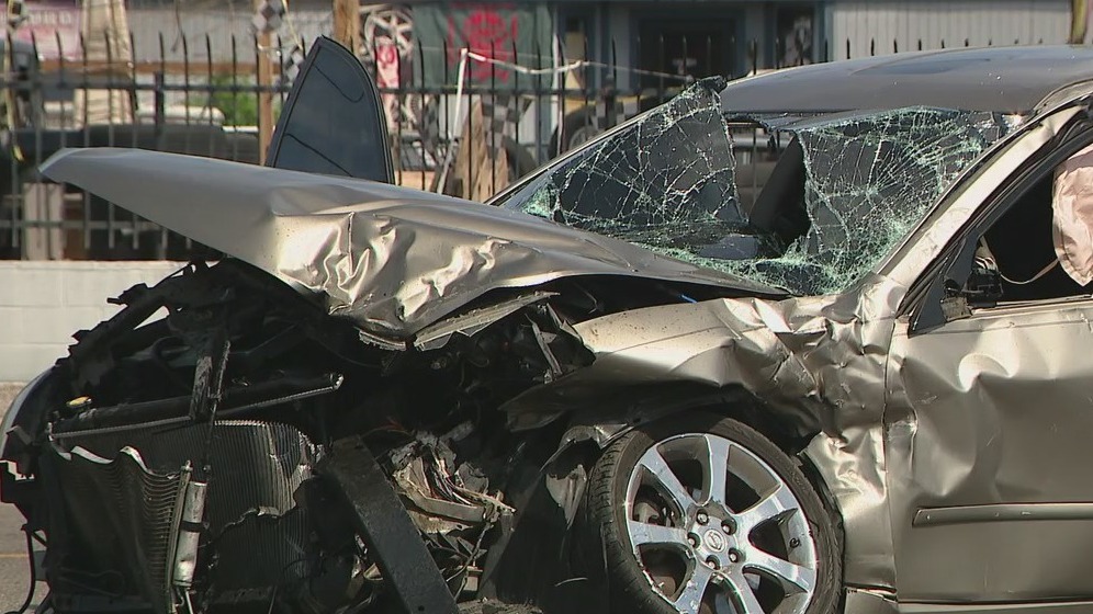 6 people, including infant and toddler, injured in Phoenix crash